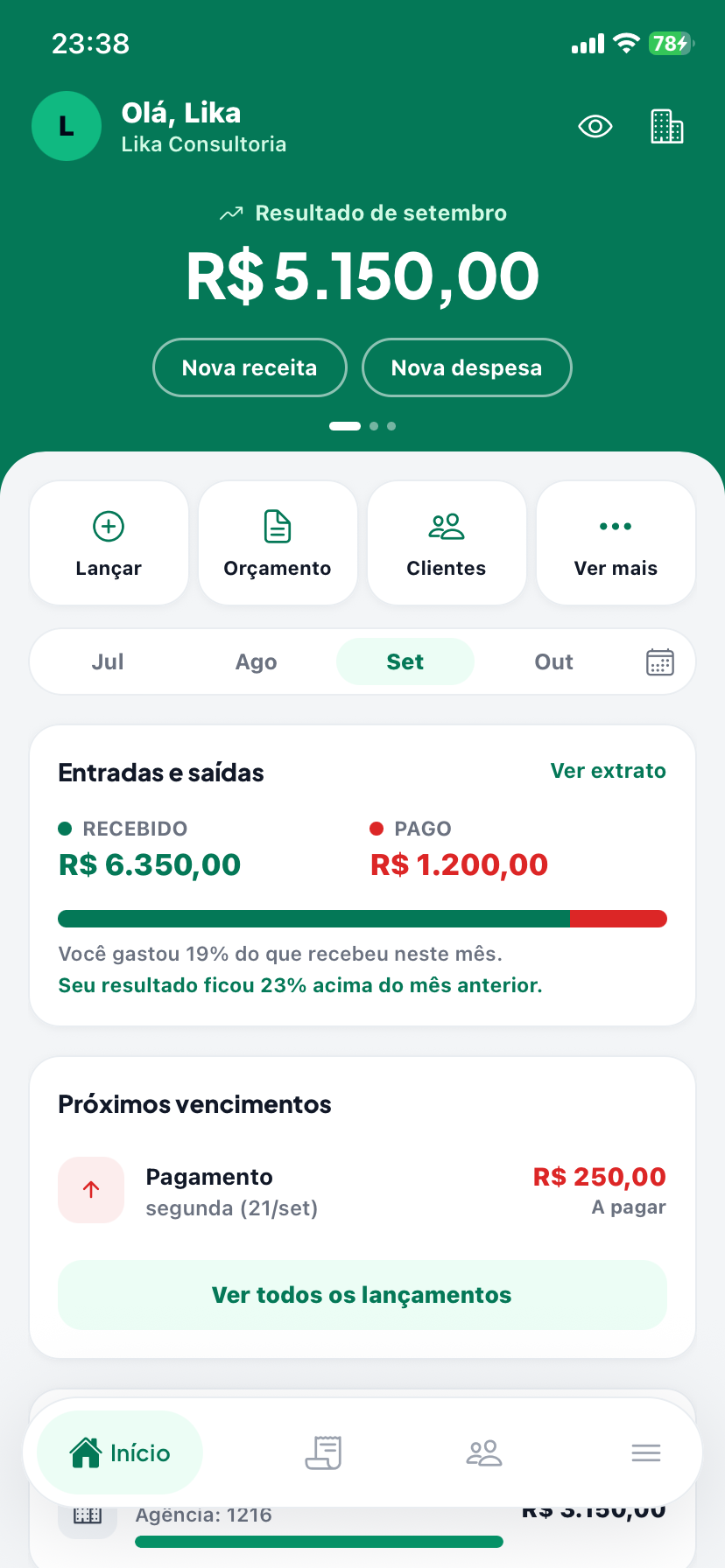 Tela inicial do app VIO com o resumo do mês: entradas, saídas e saldo